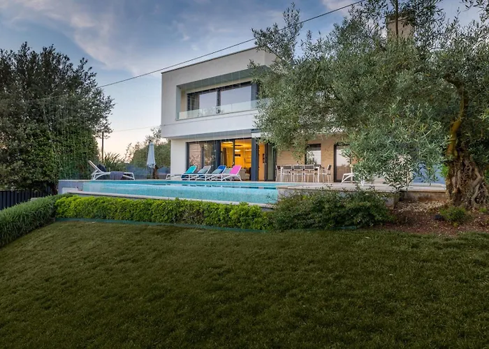 Sara 빌라 브르사르