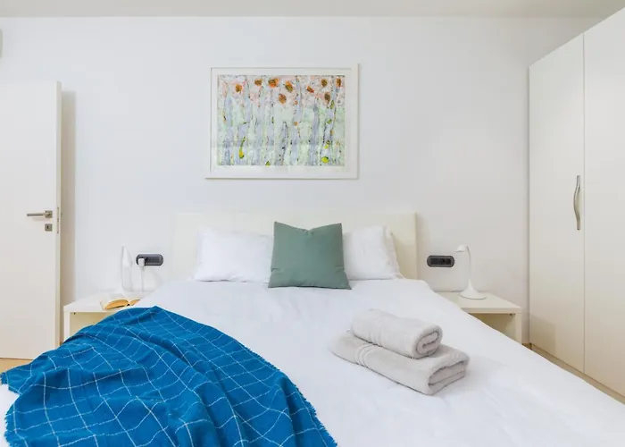 Sara 빌라 브르사르